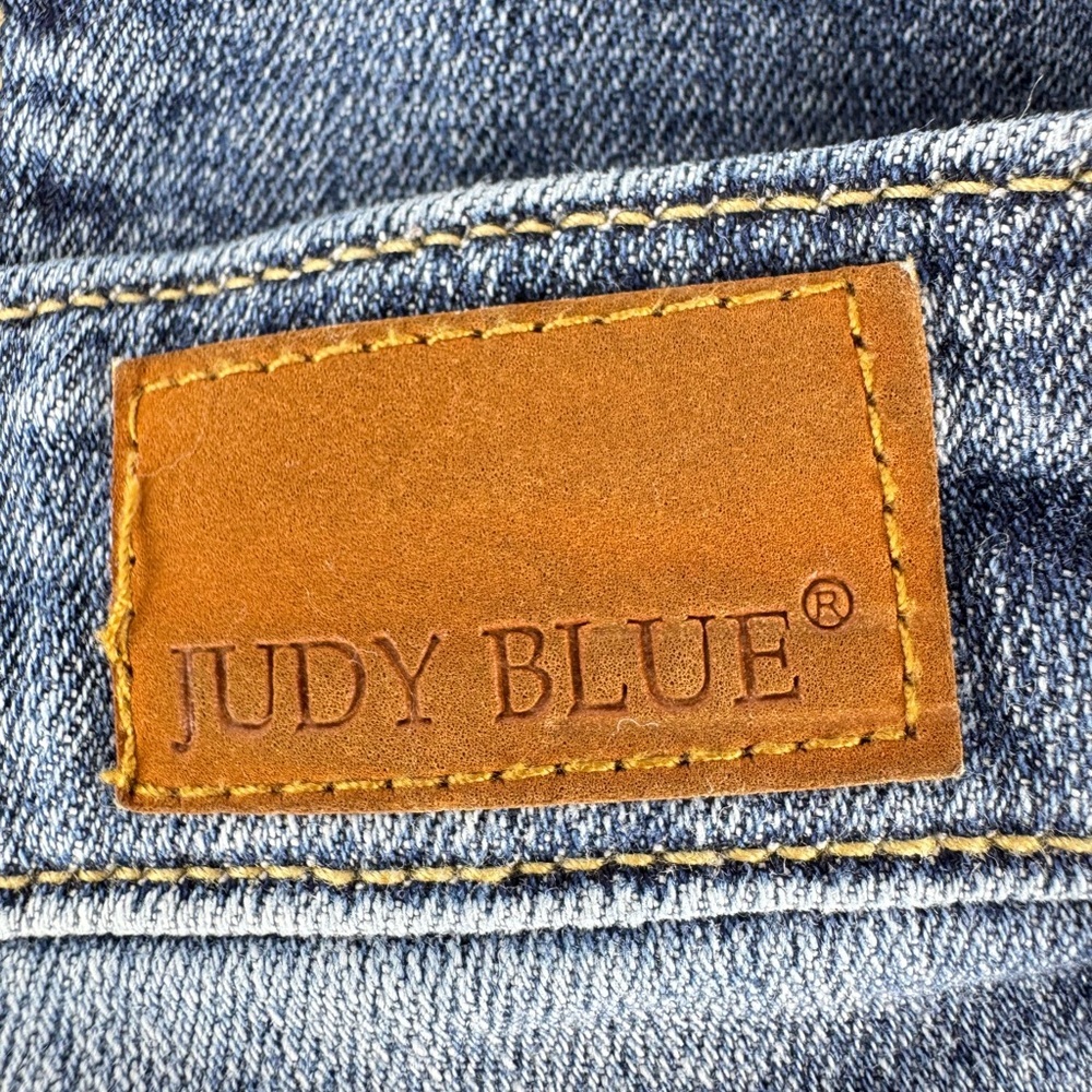 Judy Blue “Boyfriend Fit” Distressed Denim Jeans - Picture 11 of 11